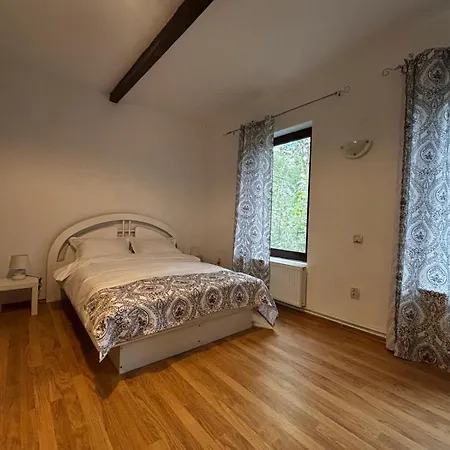 Casa Cu Padure * Breaza (Prahova)